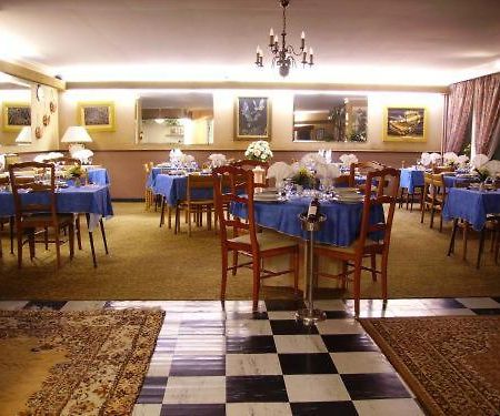 Hotel Restaurant Du Tourisme Latronquière エクステリア 写真